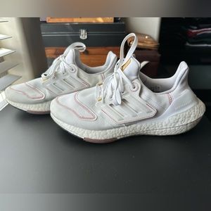 Women’s Adidas Ultraboost 22 Running Shoes